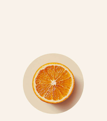 Refuerza la inmunidad, mejora la absorción de hierro y promueve una piel saludable con sus propiedades antioxidantes.